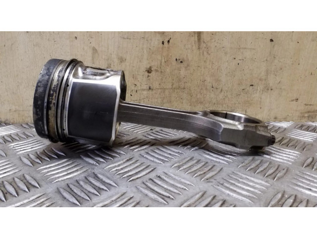 Píst A1Z021, MAHLE174 Honda CR-V pro naftový motor 2.2