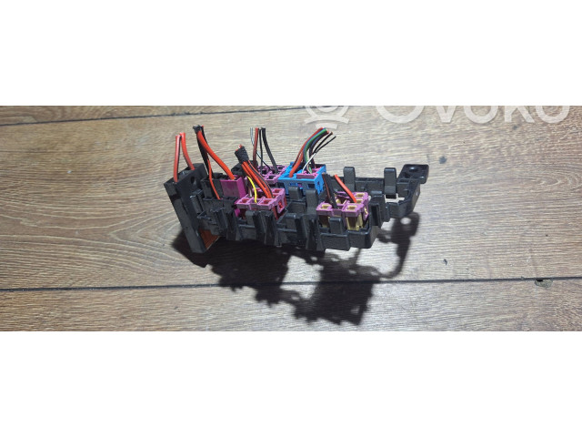 Блок предохранителей  4f0937503   Audi A6 S6 C6 4F    