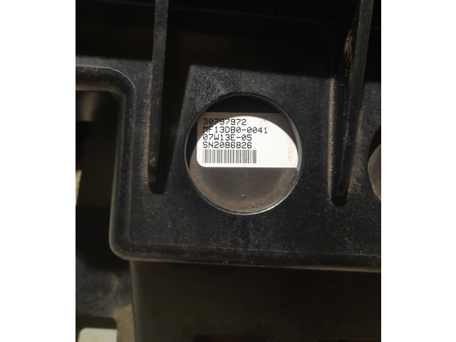 Радио/ проигрыватель CD/DVD / навигация