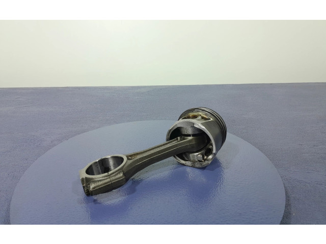 Píst Audi A4 S4 B8 8K