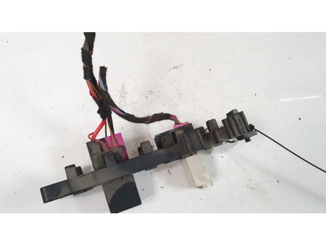 Блок предохранителей  1k1937503   Skoda Octavia Mk2 (1Z)    