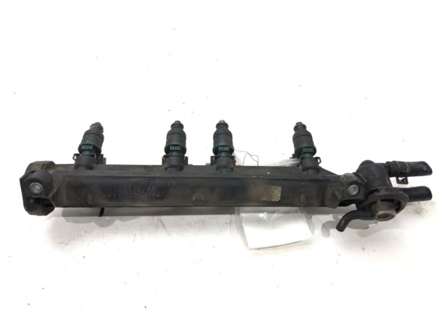 Топливная рампа 037906031AA   Audi A3 S3 8L  