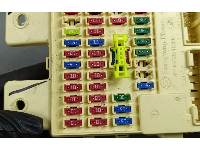 Блок предохранителей 8219038120   SsangYong Musso    