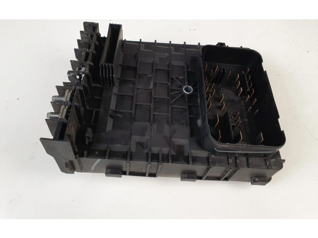 Блок предохранителей 1K0937125A   Volkswagen Jetta V    