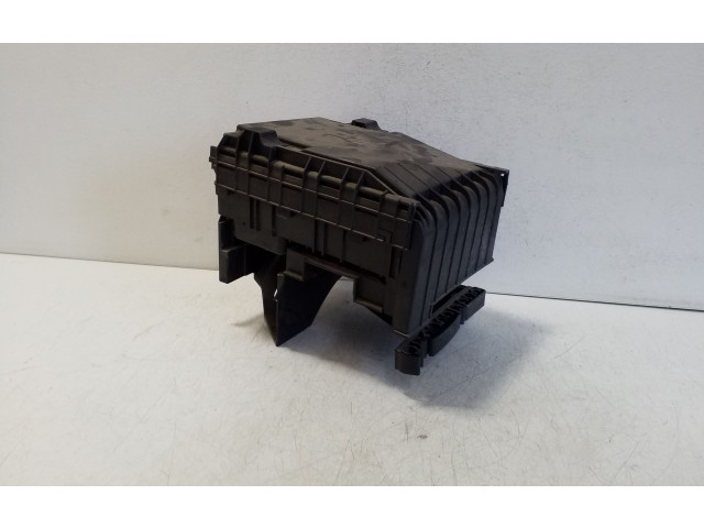 Блок предохранителей 1K0937125D, 1K0937132F Skoda Superb B6 (3T)