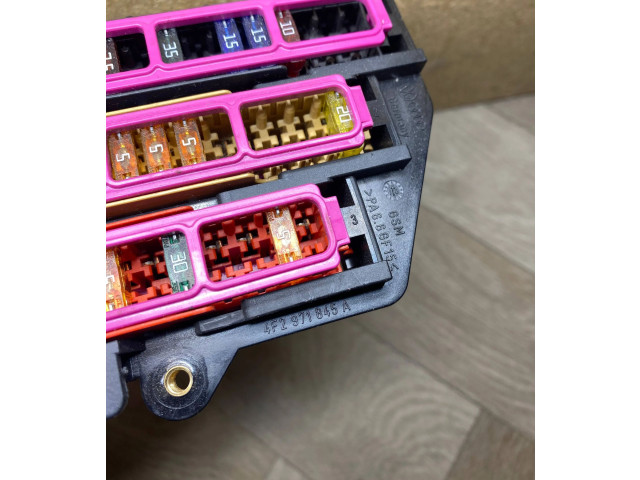 Pojistková skříňka 4F2971845A Audi A6 S6 C6 4F 2009