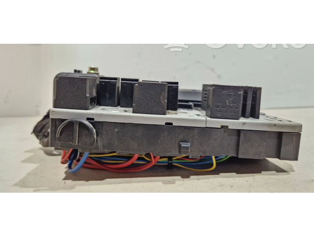 Блок предохранителей  9401802   Volvo V70    