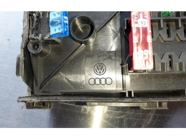 Блок предохранителей  191337960E   Volkswagen Caddy    