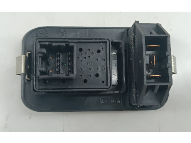 Pojistková skříňka Спидометр (приборный щиток) 153048000 Alfa Romeo 145 - 146 2000