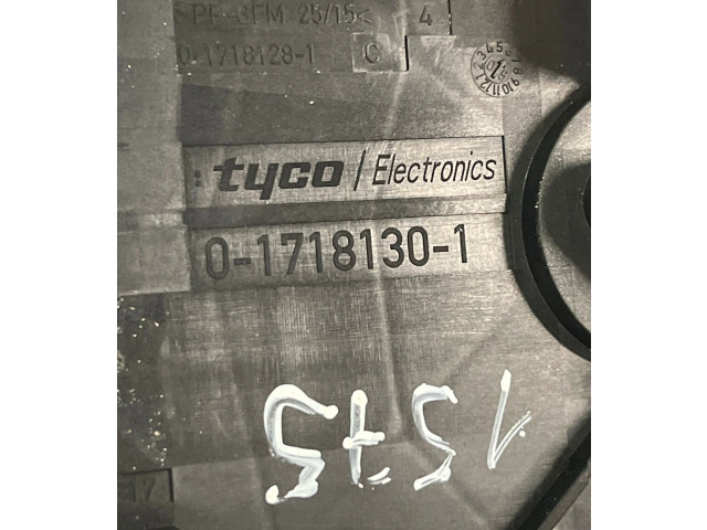 Блок предохранителей 17181281, 017181301 Volkswagen Golf Plus