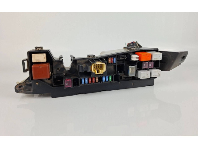 Блок предохранителей 5136YA1 Toyota Corolla Verso AR10