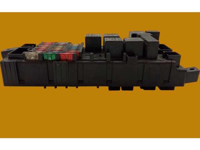 Блок предохранителей  8637841   Volvo S80    