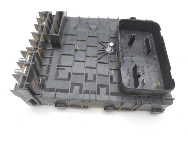 Блок предохранителей 1K1937503 Volkswagen Jetta V