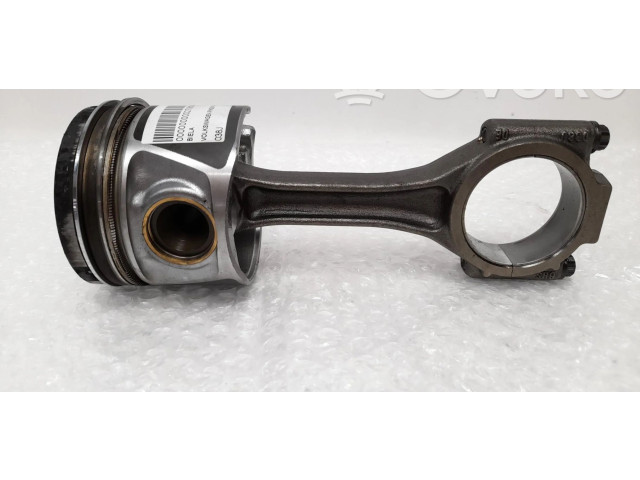  Поршень с шатуном  038J  Volkswagen PASSAT  