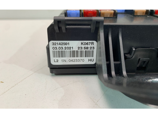 Блок предохранителей  32142591   Volvo XC90    