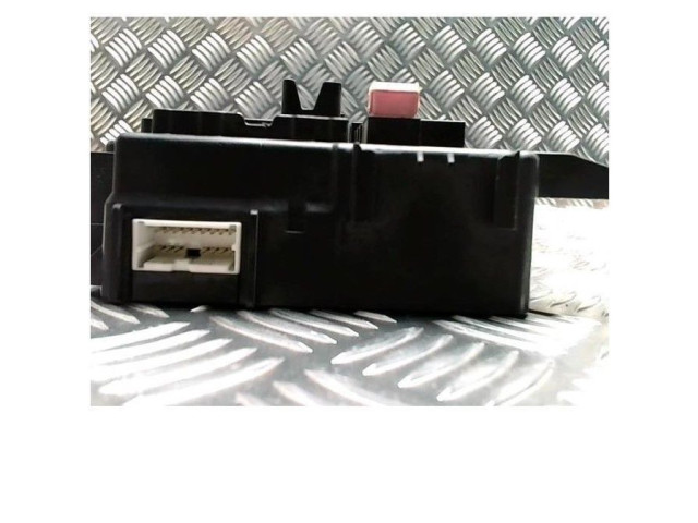 Блок предохранителей Mitsubishi Outlander