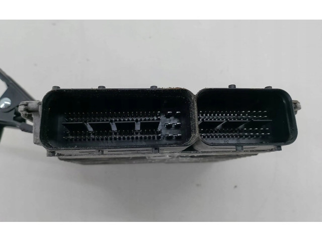 Блок управления двигателем ECU Skoda Fabia Mk2 (5J)