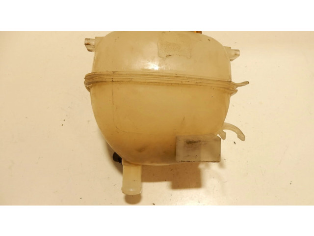 Расширительный бачок охлаждающей жидкости