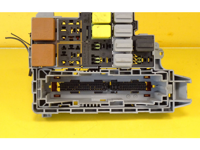 Блок предохранителей  93363140   Opel Meriva A    