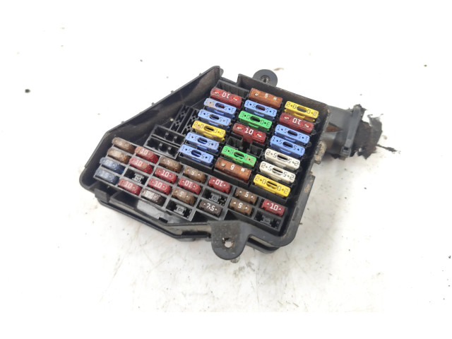 Блок предохранителей 8D1941824   Skoda Octavia Mk1 (1U)    