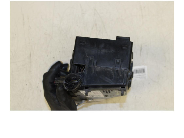   Pojistková skříňka    Ford C-MAX II 2010