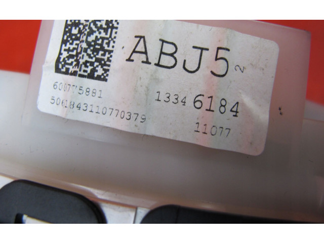 Панель приборов 13346184 Opel Meriva B