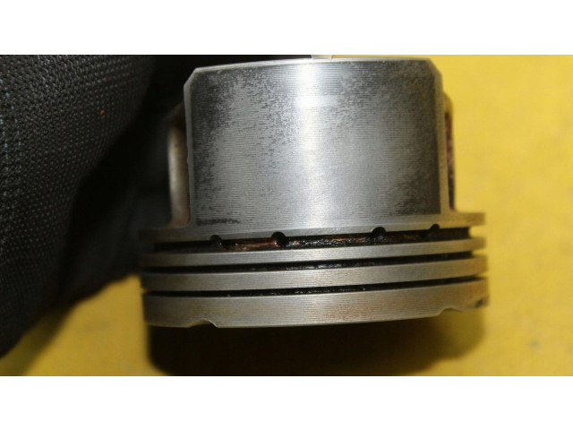 Píst Volkswagen Polo IV 9N3