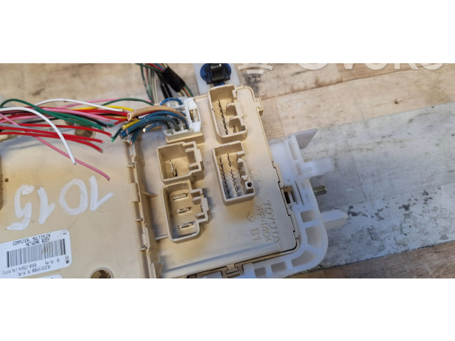 Блок предохранителей  892210F030   Toyota Corolla Verso AR10    