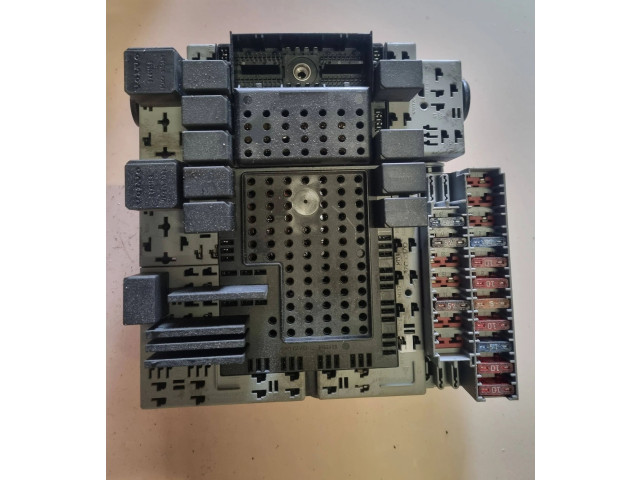 Блок предохранителей  08679899, 08696098   Volvo V70    