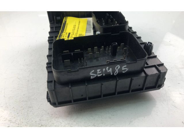 Блок предохранителей  1K0937125A   Volkswagen Caddy    