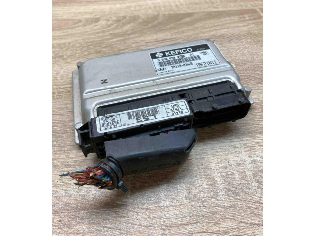 Блок управления двигателем Блок управления 3911002425   Hyundai Getz