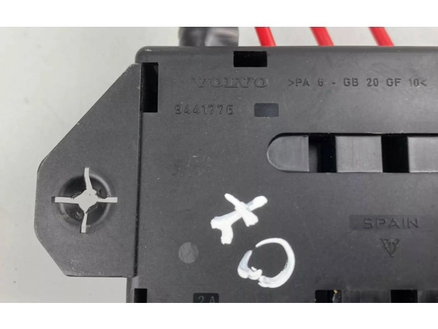 Блок предохранителей 9162323, 9441776 Volvo V70