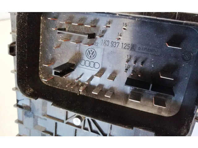 Блок предохранителей  1k0937125a, 0-1718307-1   Skoda Octavia Mk2 (1Z)    
