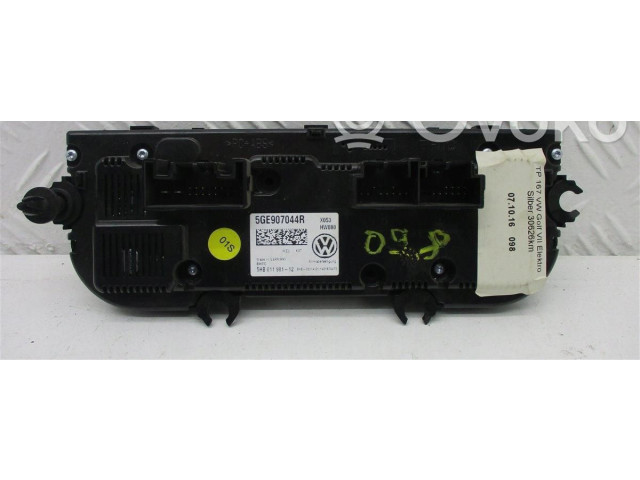 Блок управления климат-контролем    Volkswagen Golf VII
