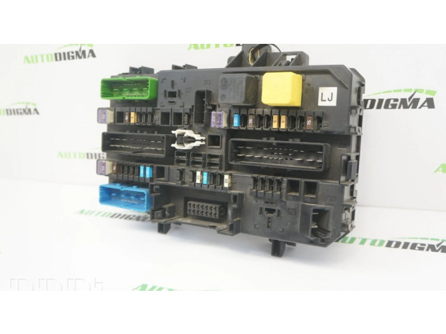 Pojistková skříňka 13268287 Opel Zafira B 2009