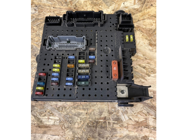 Блок предохранителей 28017881, 30728512 Volvo V70