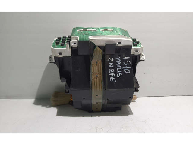 Панель приборов    Toyota Yaris Verso       