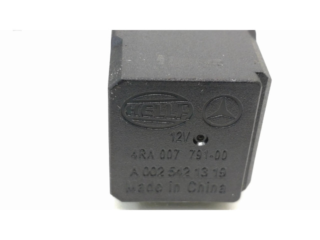 Pojistková skříňka 016706581, A0025422619 Mercedes-Benz E W212 2010