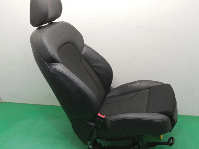 Переднее сиденье водителя