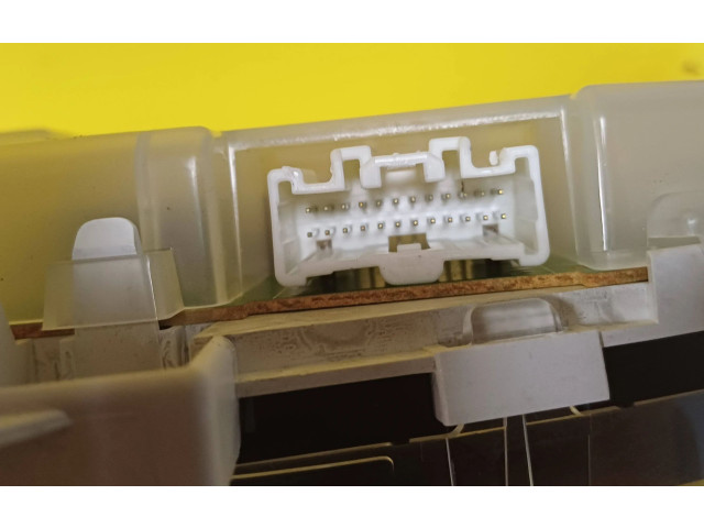 Přístrojová deska  Mazda 5 2006 CECC34C  