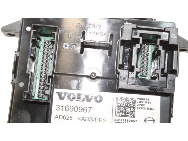 Блок управления климат-контролем 31690967   Volvo XC40