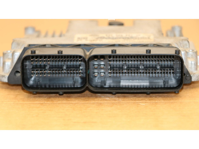 Řídící jednotka 03G906021JA, 0281013247 Volkswagen Caddy 2008