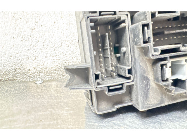 Блок предохранителей 13349934, 28270822   Opel Meriva B    