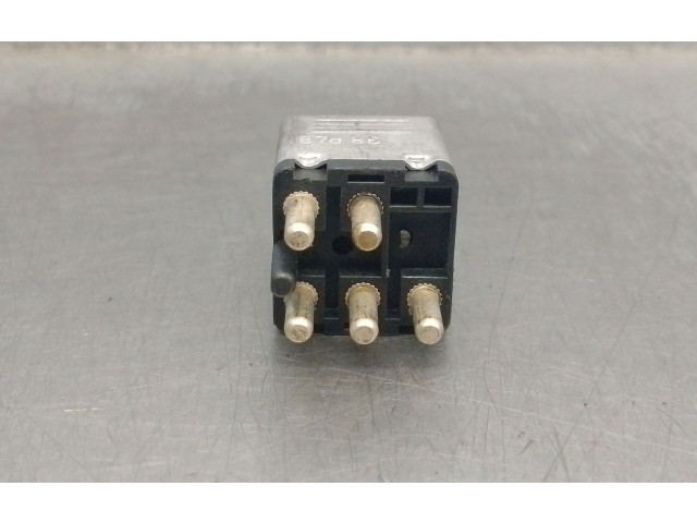 Pojistková skříňka 0015420219, 4RD00412200 Mercede-Benz S W126 1988