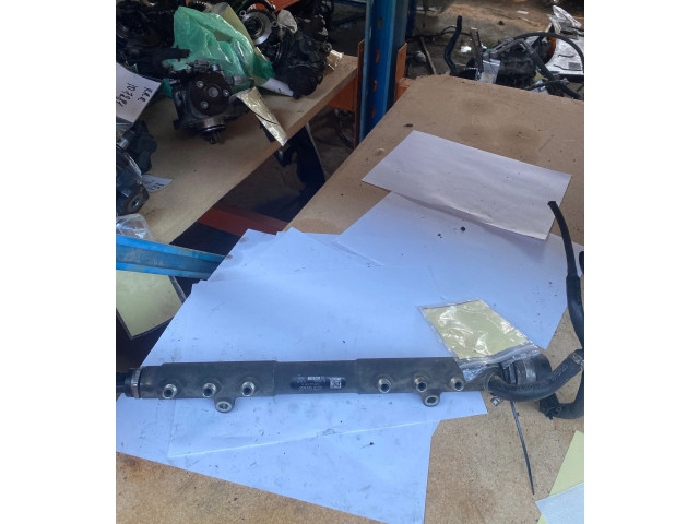 Топливная рампа 30757146, 000306L3   Volvo V70  