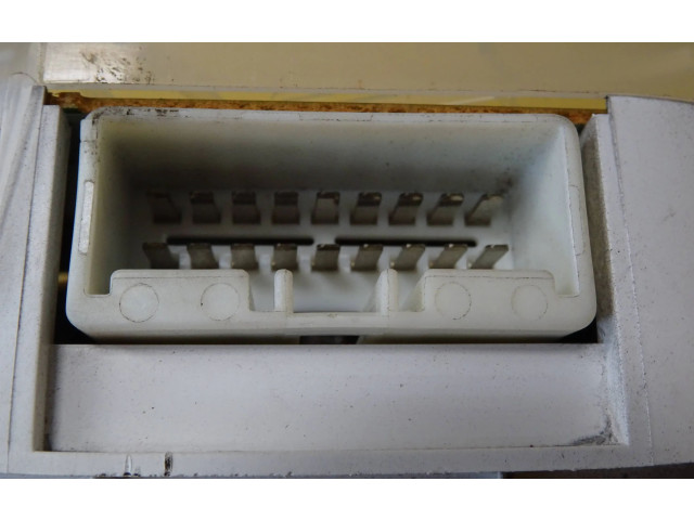 Панель приборов GE6WE Mazda 626