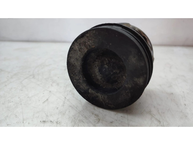 Píst Hyundai Santa Fe pro naftový motor 2.0 D4EB D4EB