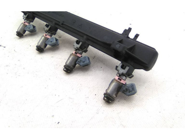 Топливная рампа 8200051963   Renault Clio II  