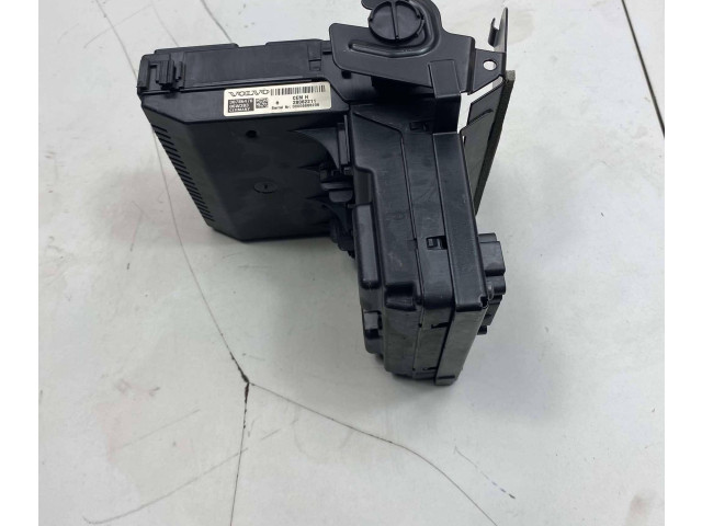 Pojistková skříňka 30786476, 06W383 Volvo XC90 2007