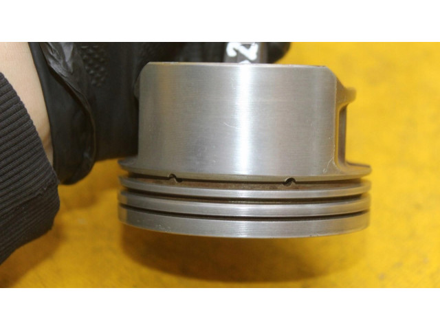 Поршень с шатуном 83L38 Volvo S60